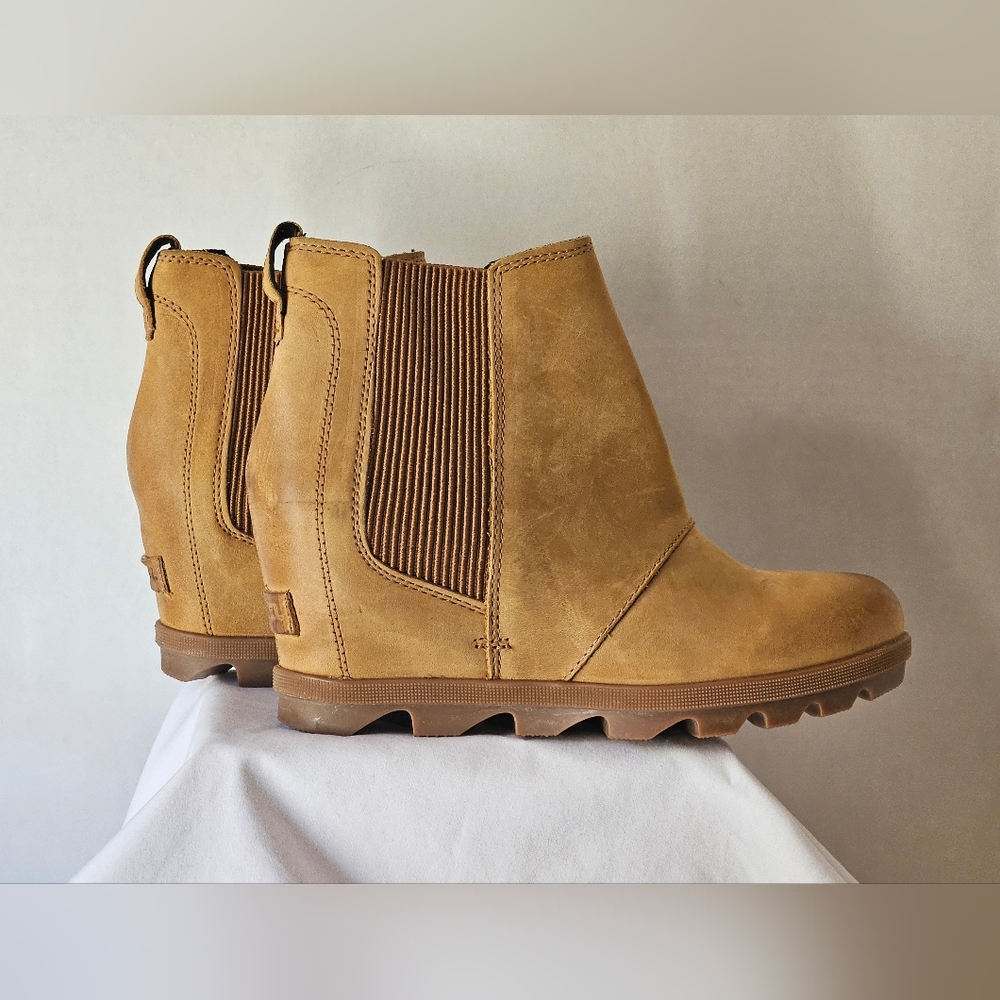 Sorel Women's Joan of Arctic Wedge II Chelsea Boot Size 8 NWOT